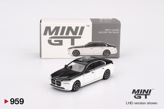 BMW i7 xDrive60 Alpine White / Black Sapphire 1:64 scale model car - Mini GT