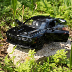 1:24 Dodge Challenger Metal Die-Cast Scale Model car for collectible