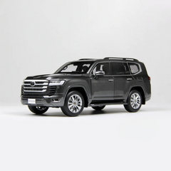 Toyota Land Cruiser White 1:18 scale model car