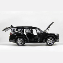 Toyota Land Cruiser White 1:18 scale model car