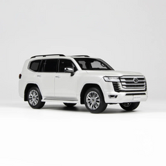 Toyota Land Cruiser White 1:18 scale model car