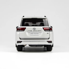 Toyota Land Cruiser White 1:18 scale model car