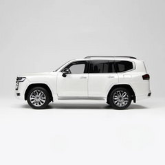 Toyota Land Cruiser White 1:18 scale model car