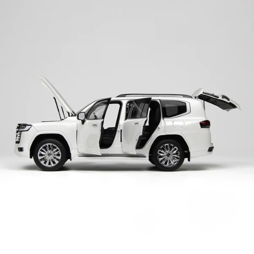 Toyota Land Cruiser White 1:18 scale model car