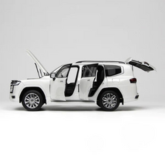 Toyota Land Cruiser White 1:18 scale model car