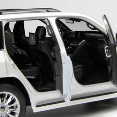 Toyota Land Cruiser White 1:18 scale model car