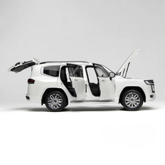 Toyota Land Cruiser White 1:18 scale model car