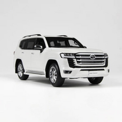 Toyota Land Cruiser White 1:18 scale model car